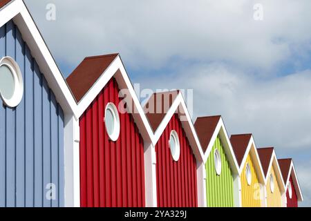 Façade de maison aux couleurs vives sur l'île de la mer du Nord de Langeoog Banque D'Images