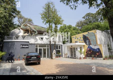 New Delhi, Inde, 30 mars 2023 : vue extérieure de la galerie d'art Lokayata dans le quartier Hauz Khas Village à New Delhi, en Asie Banque D'Images