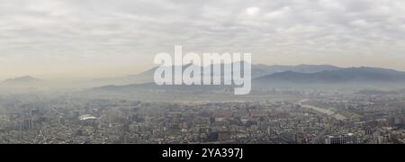 Taipei, Taïwan, 05 janvier 2015 : smog sur l'horizon de la ville vu de la tour Taipei 101, Asie Banque D'Images