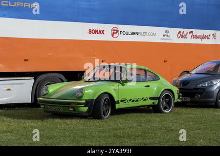 Copenhague, Danemark, 02 août 2024 : Porsche 911 Carrera verte au Grand Prix historique de Copenhague, Europe Banque D'Images