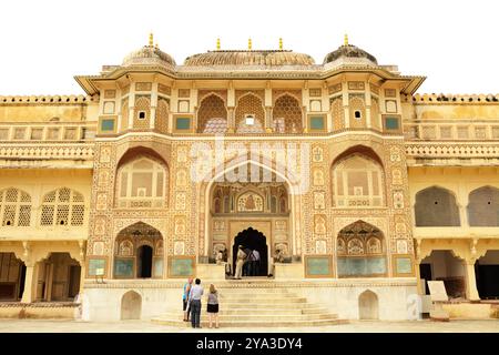 Façade de l'entrée de Ganesh Pol (la porte de Ganesh/Ganesh Pol) à l'intérieur du complexe Amer Fort à Amer, Rajasthan, Inde. Banque D'Images