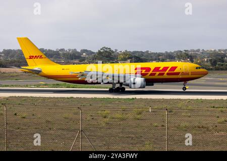 DHL (European Air transport - EAT) Airbus A300B4-622R(F) (REG : d-AEAA) remplaçant la cargaison 757 habituelle. Banque D'Images