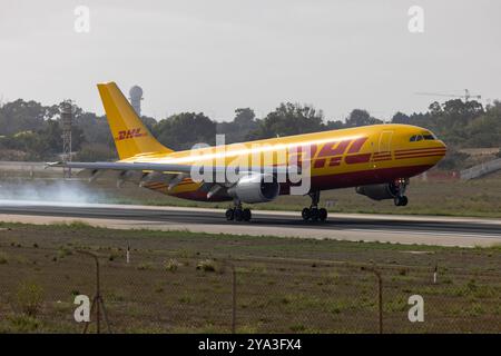 DHL (European Air transport - EAT) Airbus A300B4-622R(F) (REG : d-AEAA) remplaçant la cargaison 757 habituelle. Banque D'Images