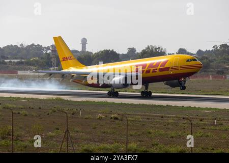 DHL (European Air transport - EAT) Airbus A300B4-622R(F) (REG : d-AEAA) remplaçant la cargaison 757 habituelle. Banque D'Images