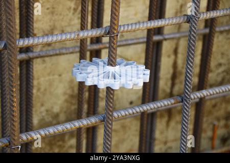 Entretoise pour acier de construction, utilisée pour bétonner un mur Banque D'Images
