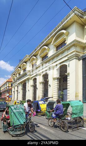 Taxis tricycle dans la zone historique de la colonie intramuros de la vieille manille philippines Banque D'Images
