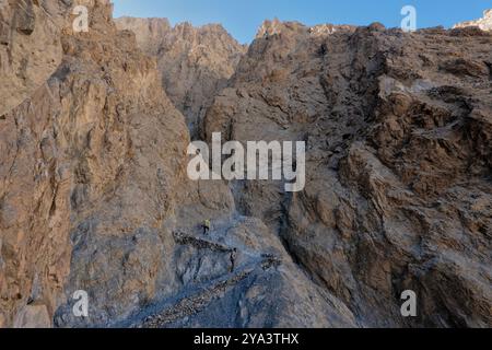 Navigation sur le trek perfide Shimshal Pass, Shimshal, Gojal, Pakistan Banque D'Images