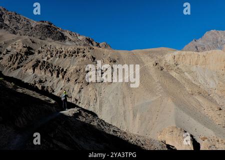 Navigation sur le trek perfide Shimshal Pass, Shimshal, Gojal, Pakistan Banque D'Images