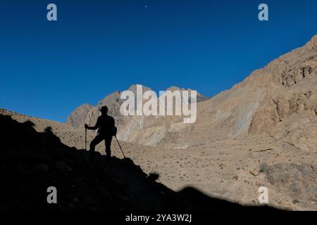 Navigation sur le trek perfide Shimshal Pass, Shimshal, Gojal, Pakistan Banque D'Images