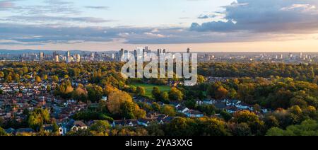 Image aérienne panoramique de Salford Quays vue depuis Heaton Park Banque D'Images