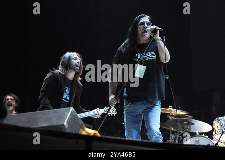 Udine Italie 19/05/2010 : Francesco Sarcina chanteur du groupe de rock italien le Vibrazioni et Pino Scotto metal chanteur lors du concert live au stade du Frioul Banque D'Images