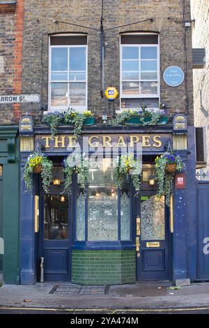 The Grapes public House, Narrow Street, Limehouse, Londres. Banque D'Images