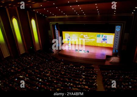 Gaziantep, Turquie. 23 décembre 2021. Le Forum G3 au Centre de congrès et d'art de la ville de Gaziantep, dans le sud de la Turquie. L’événement, qui visait à sensibiliser à l’entrepreneuriat et à diffuser la culture entrepreneuriale, a réuni des responsables turcs, des représentants d’ONG, des hommes d’affaires et des entrepreneurs. Le Forum a été accueilli par la Chambre d'industrie de Gaziantep (GSO), la Chambre de commerce de Gaziantep (GTO) et la Bourse de marchandises de Gaziantep (GTB), tout en étant coordonné par l'Union des chambres et bourses de marchandises de Turquie (TOBB) et l'Association Habitat, GEN Turquie Banque D'Images