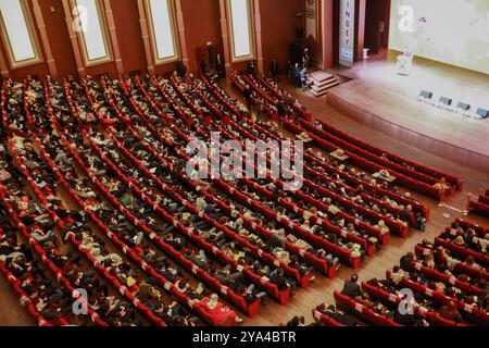 Gaziantep, Turquie. 23 décembre 2021. Le Forum G3 au Centre de congrès et d'art de la ville de Gaziantep, dans le sud de la Turquie. L’événement, qui visait à sensibiliser à l’entrepreneuriat et à diffuser la culture entrepreneuriale, a réuni des responsables turcs, des représentants d’ONG, des hommes d’affaires et des entrepreneurs. Le Forum a été accueilli par la Chambre d'industrie de Gaziantep (GSO), la Chambre de commerce de Gaziantep (GTO) et la Bourse de marchandises de Gaziantep (GTB), tout en étant coordonné par l'Union des chambres et bourses de marchandises de Turquie (TOBB) et l'Association Habitat, GEN Turquie Banque D'Images