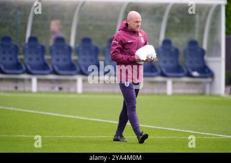 Lee Carsley, entraîneur par intérim de l'Angleterre, lors d'une séance d'entraînement au Tottenham Hotspur Training Ground, à Londres. Date de la photo : samedi 12 octobre 2024. Banque D'Images