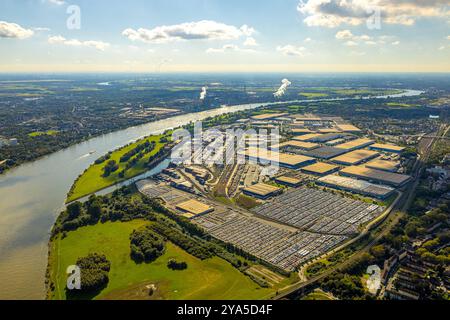 Luftbild, Duisburg-West, logport i eins Rheinhausen, duisport mit D3T Duisburg Trimodal terminal, dit Duisburg intermodal terminal und Automobil-Logistik am Fluss Rhein, vorne die Hochfelder Eisenbahnbrücke, hinten links der logport II Zwei und HKM Hüttenwerke Krupp Mannesmann am Fluss Rhein, Fernsicht, Friemerheim, Hochfeld, Duisburg, Duisburg, Ruhrgebiet, Nordrhein-Westfalen, Deutschland ACHTUNGxMINDESTHONORARx60xEURO *** vue aérienne, Duisburg Ouest, logport I One Rheinhausen, duisport avec terminal trimodal D3T Duisburg, terminal intermodal dit Duisburg et Automobil Logistik sur le Rhin, en fr Banque D'Images