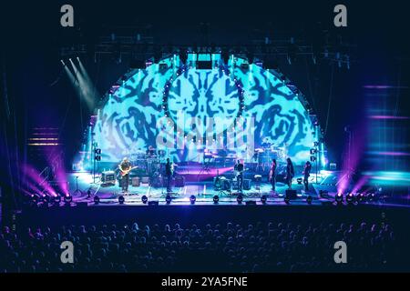 Malmo, Suède. 10 octobre 2024. Brit Floyd, le groupe hommage britannique Pink Floyd, donne un concert au Malmö Arena de Malmö. Banque D'Images