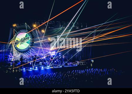 Malmo, Suède. 10 octobre 2024. Brit Floyd, le groupe hommage britannique Pink Floyd, donne un concert au Malmö Arena de Malmö. Banque D'Images