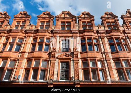 Queen Victoria Street dans le centre-ville de Reading, Berkshire, Angleterre, Royaume-Uni Banque D'Images