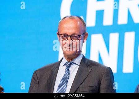 Augsbourg, Bavière, Allemagne - 12 octobre 2024 : Conférence du Parti de la CSU (Union chrétienne-sociale de Bavière) à Augsbourg. Candidat chancelier de la CDU Friedrich Merz comme invité. Portrait photo *** Parteitag der CSU (Union Christlich-Soziale dans le Bayern) à Augsbourg. Kanzlerkanidat der CDU Friedrich Merz zu Gast. Portrait Aufnahme crédit : MB NEWS/Alamy Live News Banque D'Images