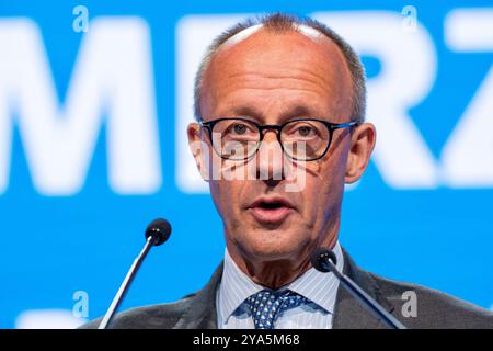 Augsbourg, Bavière, Allemagne - 12 octobre 2024 : Conférence du Parti de la CSU (Union chrétienne-sociale de Bavière) à Augsbourg. Candidat chancelier de la CDU Friedrich Merz comme invité. Portrait photo *** Parteitag der CSU (Union Christlich-Soziale dans le Bayern) à Augsbourg. Kanzlerkanidat der CDU Friedrich Merz zu Gast. Portrait Aufnahme crédit : MB NEWS/Alamy Live News Banque D'Images