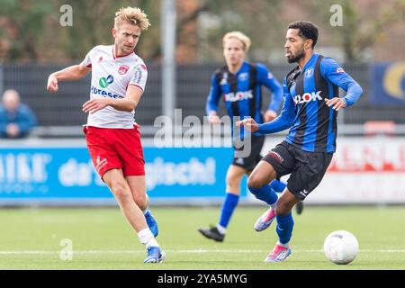 NOORDWIJK. 12-10-2024. Sportpark Duinwetering. Betnation Divisie. Dutch Tweede Divisie Football, saison 2024/2025. Match entre VV Noordwijk - ACV Assen. Sander Bosma, joueur de VV Noordwijk, et Justin Mulder, joueur d'ACV Assen. Crédit : Pro Shots/Alamy Live News Banque D'Images