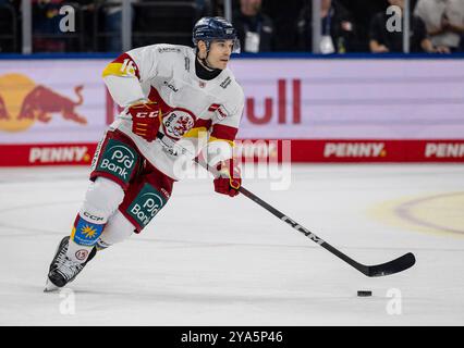 Muenchen, Deutschland. 11 octobre 2024. Kyle Cumiskey (Duesseldorfer EG, no 16). GER, EHC Red Bull Muenchen gegen Duesseldorfer EG, Eishockey, DEL, 8. Spieltag, saison 2024/2025, 11.10.2024. Foto : Eibner-Pressefoto/Heike Feiner crédit : dpa/Alamy Live News Banque D'Images