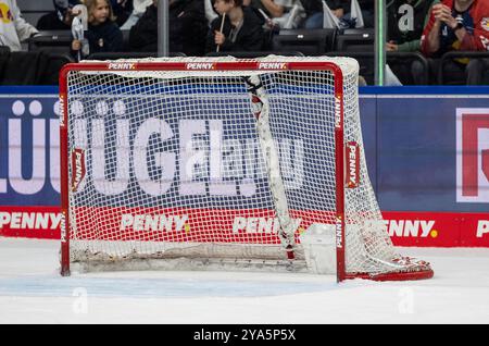 Muenchen, Deutschland. 11 octobre 2024. Leeres Eishockeytor, Symbolfoto. GER, EHC Red Bull Muenchen gegen Duesseldorfer EG, Eishockey, DEL, 8. Spieltag, saison 2024/2025, 11.10.2024. Foto : Eibner-Pressefoto/Heike Feiner crédit : dpa/Alamy Live News Banque D'Images