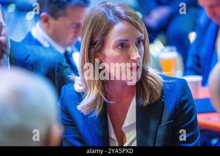 Augsbourg, Bavière, Allemagne - 11 octobre 2024 : Roberta Metsola, présidente du Parlement européen, à la conférence du parti CSU à Augsbourg *** Roberta Metsola, Präsidentin des Europäischen présents, auf dem CSU-Parteitag à Augsbourg Banque D'Images