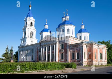 Ancienne cathédrale de la Résurrection un jour ensoleillé de mai. Kashin. Région de Tver, Russie Banque D'Images