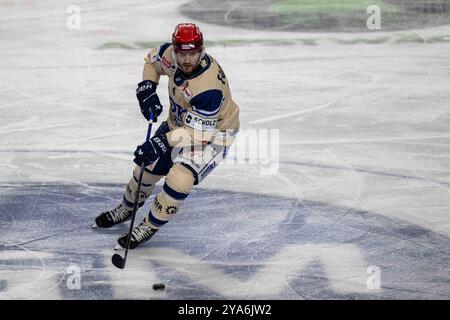 Jordan Murray Schwenninger Wild Wings, SWW kontrolliert den Puck, Freisteller waehrend des Spiels der Penny-DEL zwischen Kölner Haien und Schwenninger Wild Wings in der Lanxess-Arena AM 11. Octobre 2024 à Köln, Deutschland. Foto von Wolfgang Denkinger/DeFodi images Jordan Murray Schwenninger Wild Wings, SWW contrôle la rondelle de hockey, en action unique lors du match de Penny-DEL entre Kölner Haien et Schwenninger Wild Wings à Lanxess-Arena le 11 octobre 2024 à Düsseldorf, en Allemagne. Photo de Wolfgang Denkinger/DeFodi images Defodi-747 747 20241011 KECSWW 000000070 *** Jordan Murray Schwenninge Banque D'Images