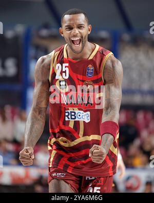 Umana Reyerâs Aamir Simms lors du match de championnat de basket italien LBA entre Umana Reyer Venezia et Virtus Segafredo Bologna à Taliercio le 12 octobre 2024, Mestre, Italie. Pendant Umana Reyer Venezia vs Virtus Segafredo Bologna, match de basket-ball italien Serie A à Venise, Italie, le 12 octobre 2024 Banque D'Images