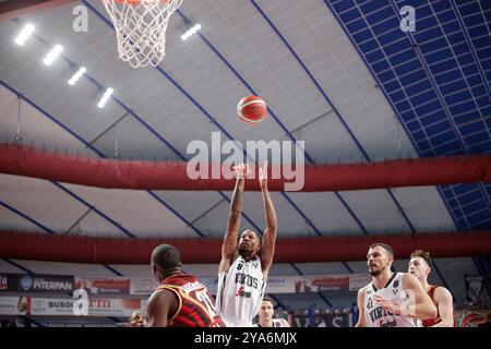 Virtus Bolognaâs sera Clyburn lors du match du championnat italien de basket LBA entre Umana Reyer Venezia et Virtus Segafredo Bologna à Taliercio le 12 octobre 2024, Mestre, Italie. Pendant Umana Reyer Venezia vs Virtus Segafredo Bologna, match de basket-ball italien Serie A à Venise, Italie, le 12 octobre 2024 Banque D'Images