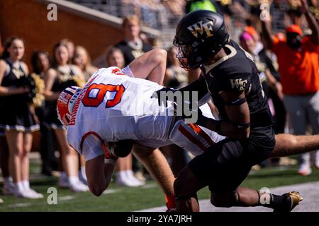 Winston-Salem, Caroline du Nord, États-Unis. 12 octobre 2024. Clemson Tigers Tight End Jake Briningstool (9) marque contre Wake Forest Demon Deacons lors de la deuxième moitié du match de football ACC au stade Allegacy de Winston-Salem, Caroline du Nord. (Scott Kinser/CSM). Crédit : csm/Alamy Live News Banque D'Images