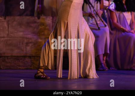 Gros plan de femmes en vêtements égyptiens, costume de théâtre. Opéra aida de Giuseppe Verdi Banque D'Images