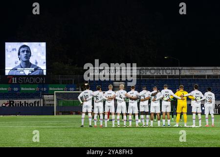 VELSEN, 12-10-2024, 711 Stadion. Football néerlandais, Keuken Kampioen Divisie, saison 2024/2025. Match entre Telstar - de Graafschap. Une minute de silence pour commémorer Johan Neeskens. Crédit : Pro Shots/Alamy Live News Banque D'Images