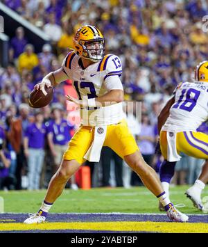 Baton Rouge, États-Unis. 12 octobre 2024. GARRETT NUSSMEIER (13 ans), quarterback DES TIGRES DE la LSU, cherche à faire une passe pendant le match entre les Rebels d'Ole Miss et les Tigers de la LSU, le 12 octobre 2024 au Tiger Stadium de Baton Rouge, en Louisiane. (Photo par : Jerome Hicks/Sipa USA) crédit : Sipa USA/Alamy Live News Banque D'Images