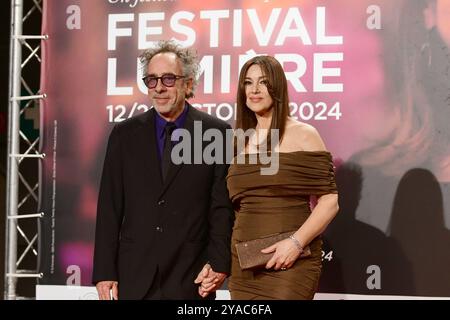 Lyon, France. 12 octobre 2024. Monica Bellucci et Tim Burton assistent à la soirée d’ouverture du festival lumière à Lyon, France, le 12 octobre 2024. (Photo de Romain Doucelin/NurPhoto) crédit : NurPhoto SRL/Alamy Live News Banque D'Images