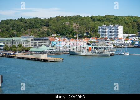 Sandefjord, Norvège - 10 août 2022 : jetées du port de Sandefjord Banque D'Images