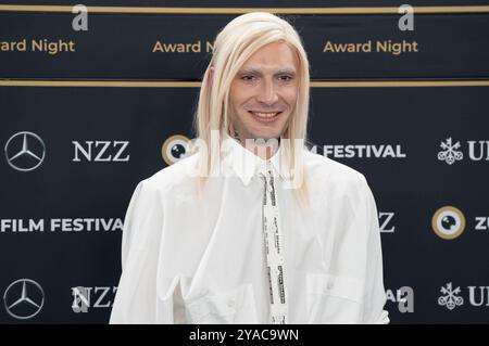 Yannik Zamboni BEI der Preisverleihung auf dem 20. Festival du film de Zurich 2024 im Opernhaus. Zürich, 12.10.2024 *** Yannik Zamboni à la cérémonie de remise des prix au 20 Zurich film Festival 2024 à l'Opéra de Zurich, 12 10 2024 Foto:XA.xRaemyx/xFuturexImagex Award night 4018 Banque D'Images