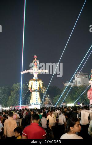 Rajkot, Gujarat, Inde. 12 octobre 2024. Portrait de la statue de Ravana, avec spectacle de lumière laser. Crédit : Nasirkhan Davi/Alamy Live News Banque D'Images