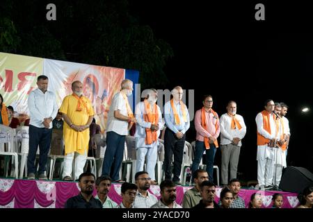 Rajkot, Gujarat, Inde. 12 octobre 2024. Membres VHP lors de l'inauguration du programme Ravan Dahan. Crédit : Nasirkhan Davi/Alamy Live News Banque D'Images