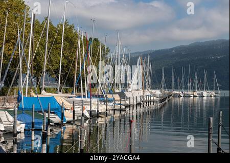 Bregenz Vorarlberg Autriche 19 septembre 2024 des bateaux sont amarrés sur une marina sur le lac de Constance. Bodensee, Banque D'Images