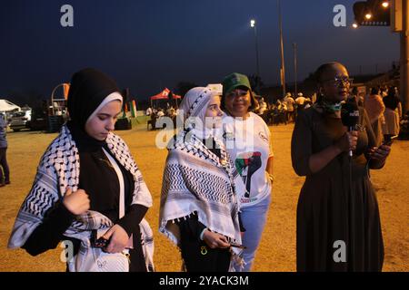 12 octobre 2024, Pretoria, Gauteng, Afrique du Sud : 12 octobre 2024, Laudium Afrique du Sud, une journée incroyable! ..L'ancien ministre Naledi Pandor, un champion des droits des Palestiniens avec le palestinien humanitaire a assisté à l'événement au stade Laudium, Laudium Pretoria. Les amis sud-africains de la Palestine ont organisé une soirée inoubliable, et ont invité tous les sympathisants palestiniens à venir manifester leur solidarité... L'ancien ministre Naledi Pandor et d'autres comme le premier ministre de Gauteng Panyaza Lesufi, Don des donateurs, médecins palestiniens et bien d'autres dignitaires ont assisté à l'événement au Laudium Sta Banque D'Images