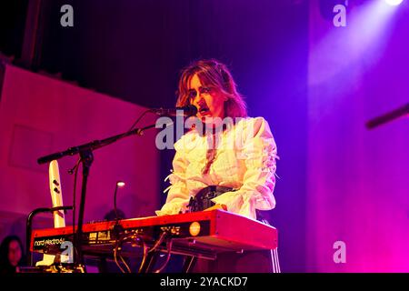 12 octobre 2024, Royaume-Uni : AURORA NISHEVCI du DERNIER DÎNER - représentation au Mountford Hall , Liverpool UK (crédit image : © Andy von Pip/ZUMA Press Wire) USAGE ÉDITORIAL SEULEMENT! Non destiné à UN USAGE commercial ! Banque D'Images