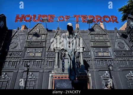 Attraction du parc d'expositions House of Terror avec une figure fantomatique Banque D'Images