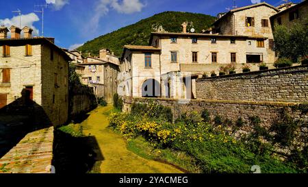 Le tracé médiéval parfaitement conservé du village de Gubbio, Ombrie, Italie Banque D'Images