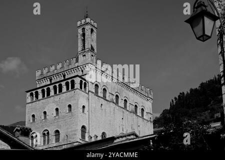 Le tracé médiéval parfaitement conservé du village de Gubbio, Ombrie, Italie Banque D'Images