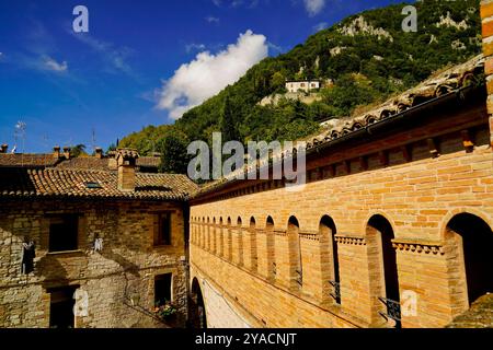Le tracé médiéval parfaitement conservé du village de Gubbio, Ombrie, Italie Banque D'Images