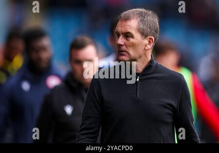 L'entraîneur d'Accrington Stanley John Doolan à la mi-temps lors du match de Sky Bet League Two au Priestfield Stadium, Gillingham. Date de la photo : samedi 12 octobre 2024. Banque D'Images